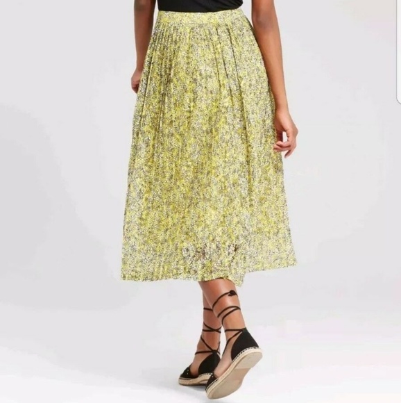 Who What Wear yellow floral pleated midi skirt - Picture 2 of 5